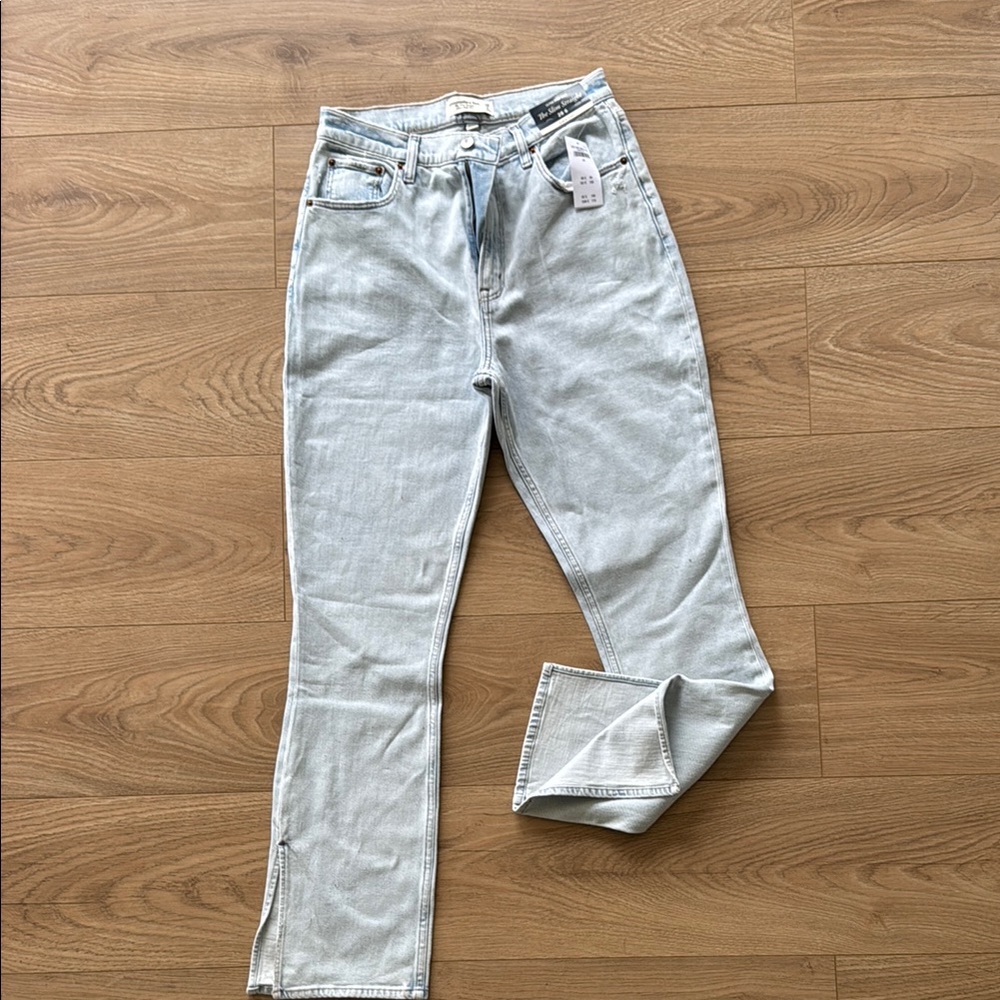 Abercrombie & Fitch The Slim Straight Ultra High Rise Light Blue Jeans sz 6